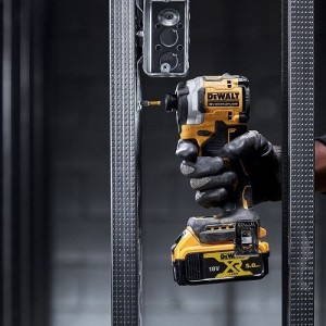без зарядно и батерия Акумулаторен ударен винтоверт безчетков 205 Nm 1/4" DCF850N Dewalt